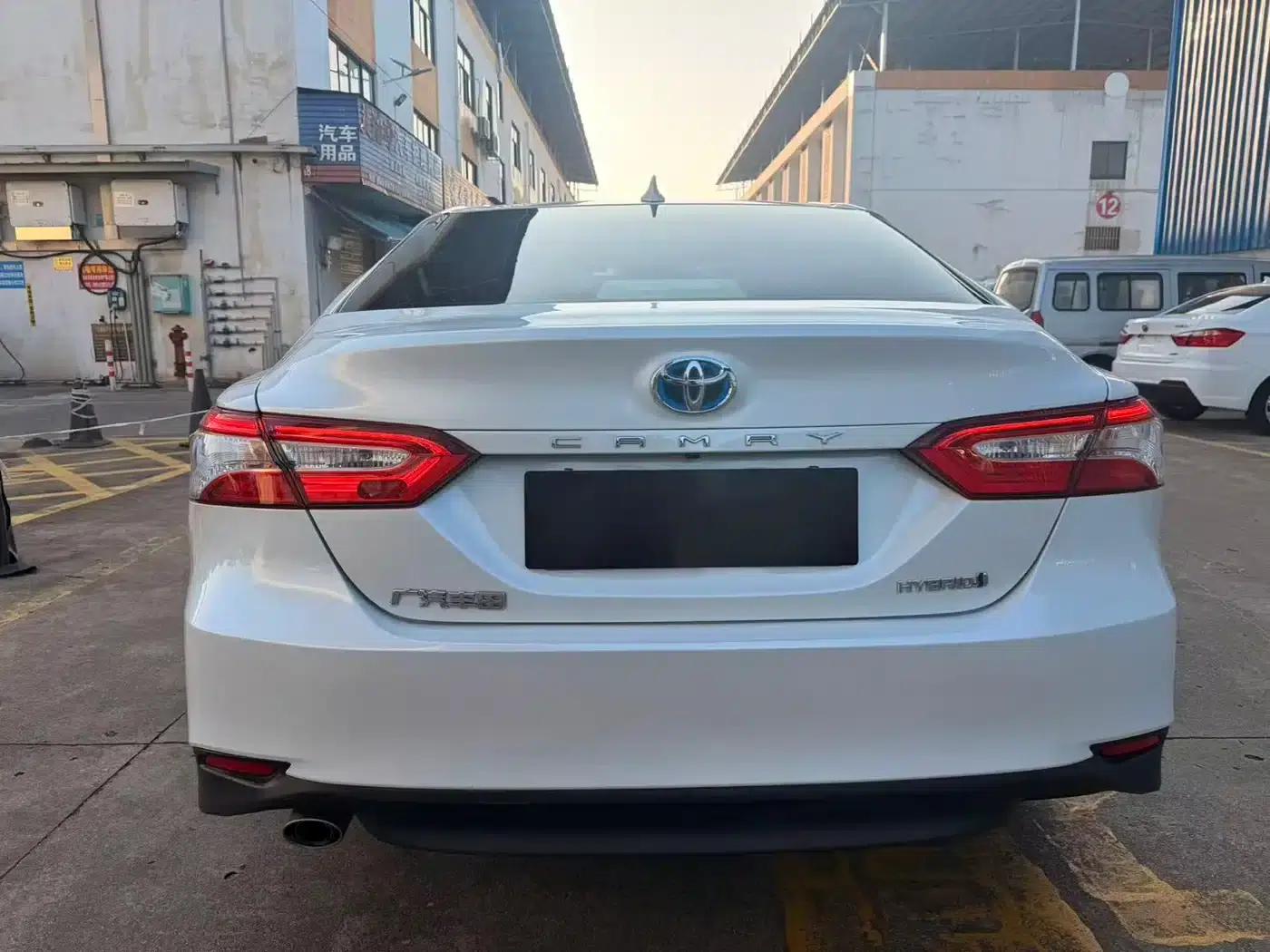 Camry 2023 Hybrid 2.5HGVP Leading Edition — миниатюра 8