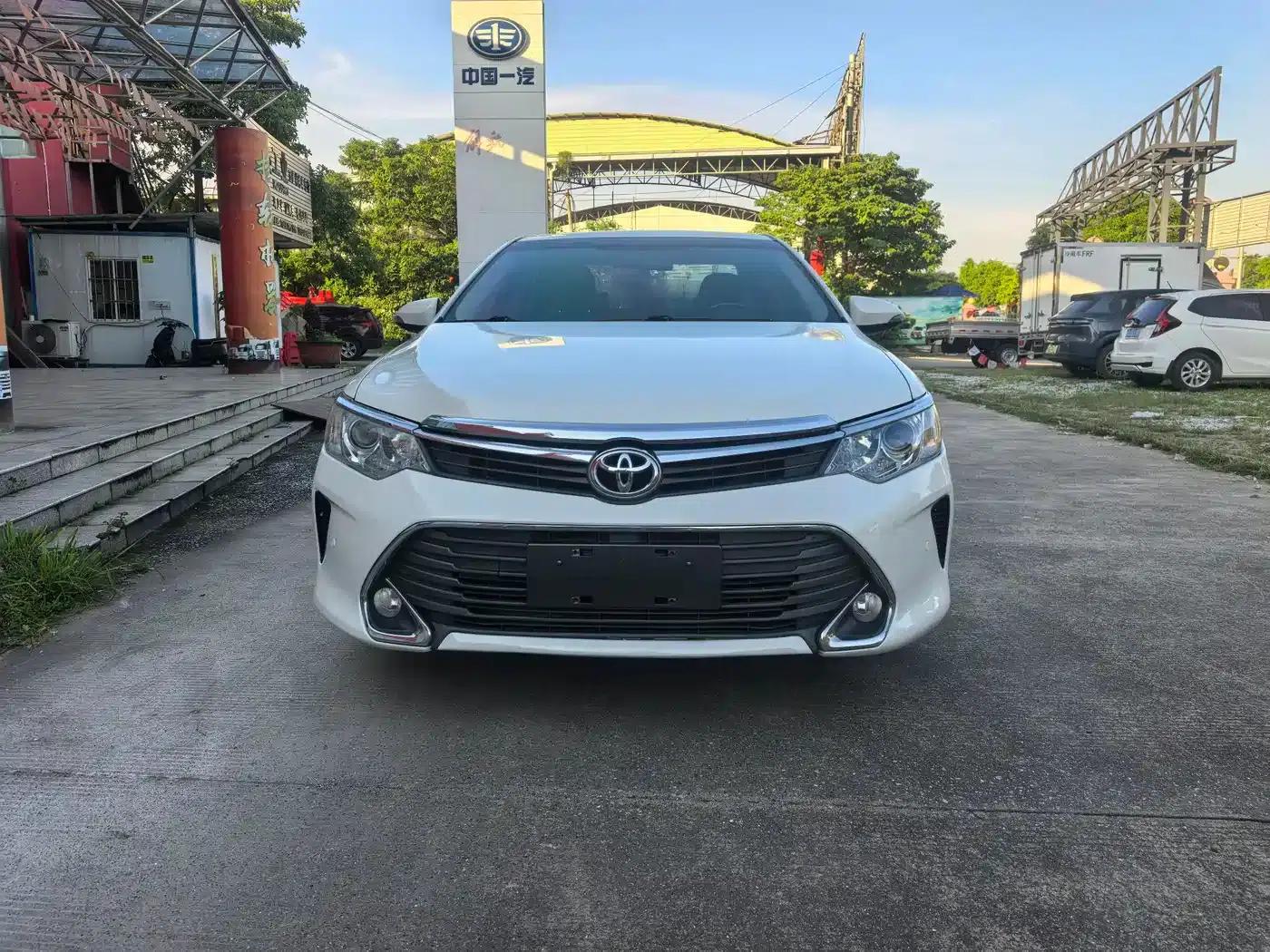 Camry 2015 2.0G Leading Edition — миниатюра 2