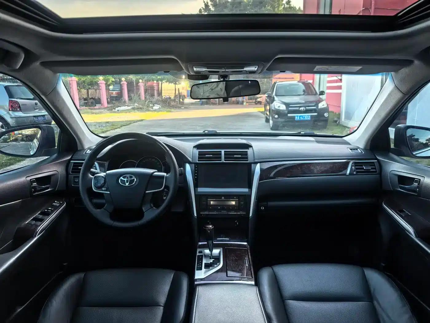 Camry 2015 2.0G Leading Edition — миниатюра 12