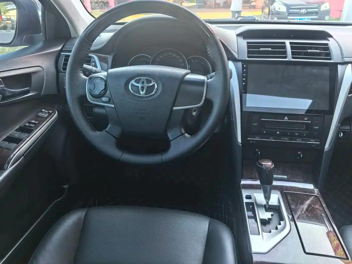 Camry 2015 2.0G Leading Edition — миниатюра 13