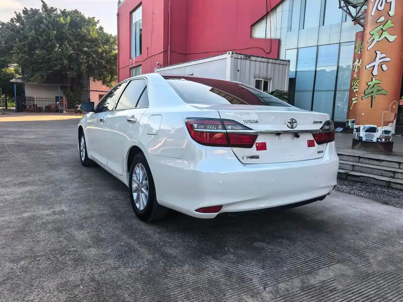 Camry 2015 2.0G Leading Edition — миниатюра 5