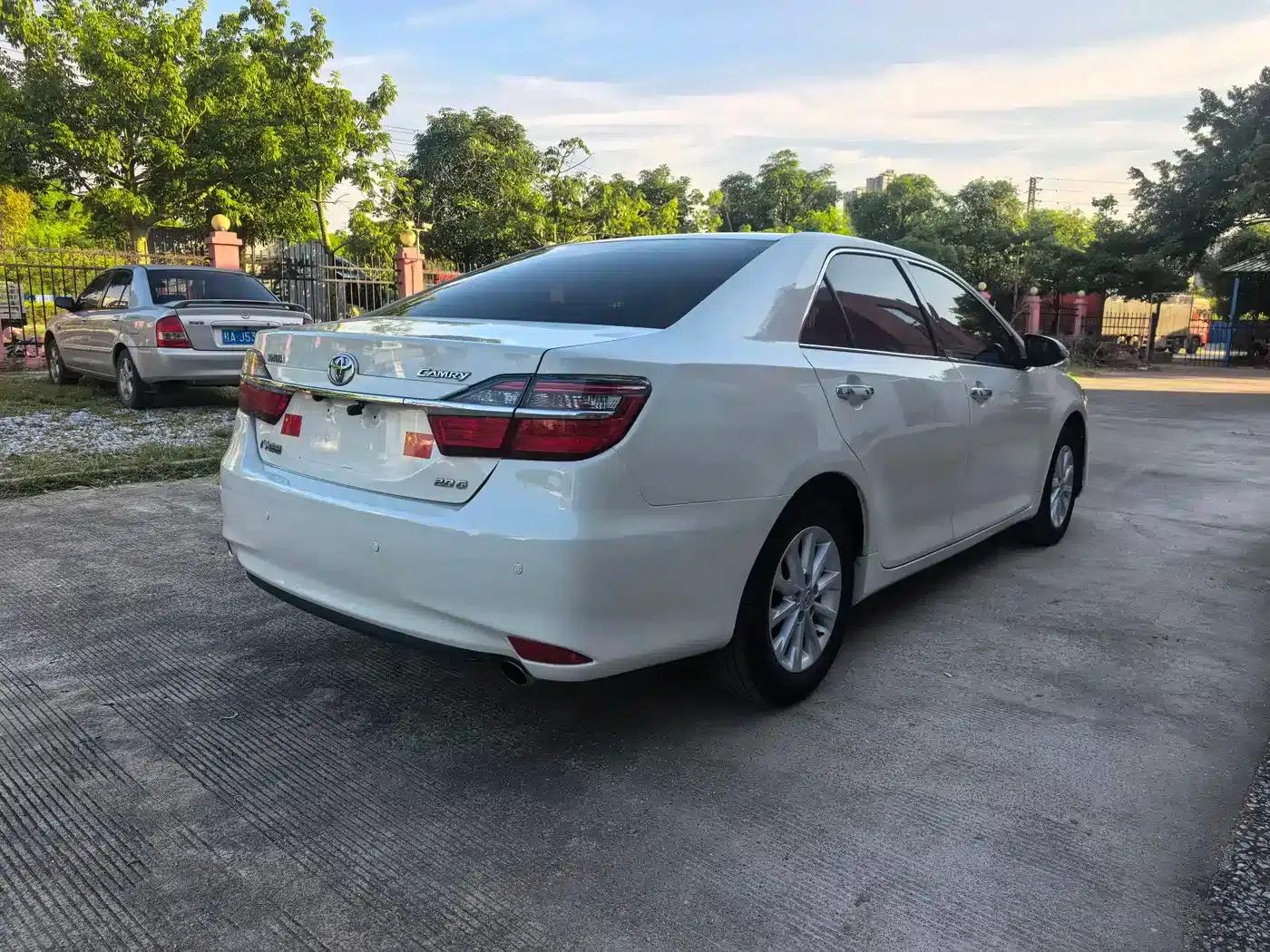 Camry 2015 2.0G Leading Edition — миниатюра 7