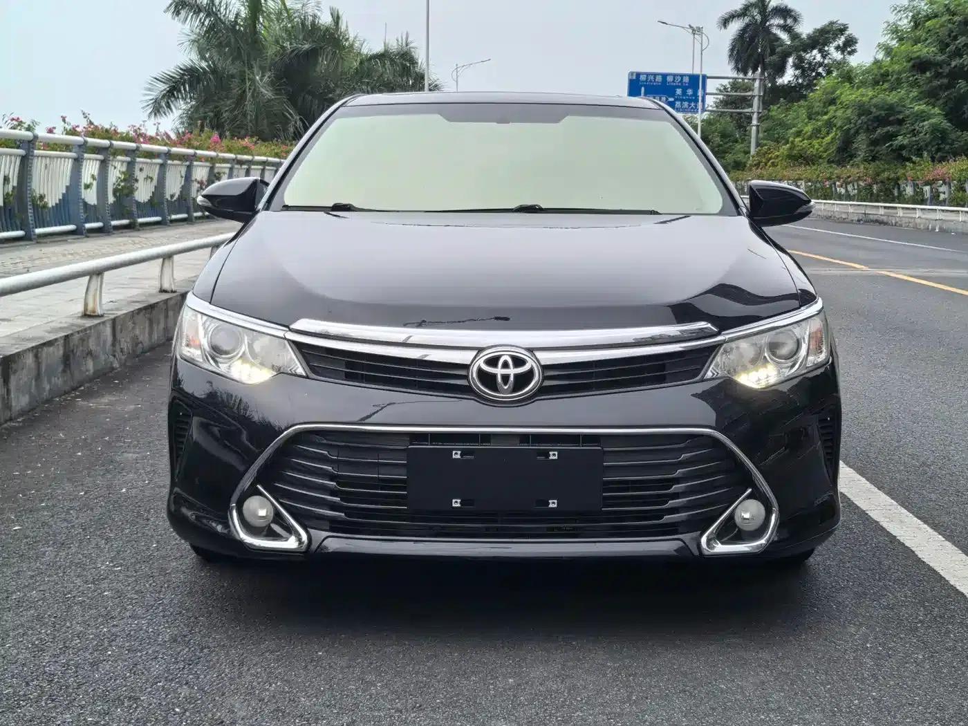 Camry 2016 2.0G 10th Anniversary Leading Edition — миниатюра 2