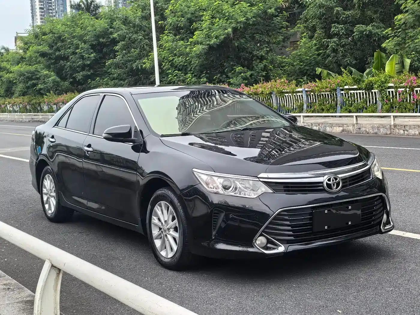 Camry 2016 2.0G 10th Anniversary Leading Edition — миниатюра 3