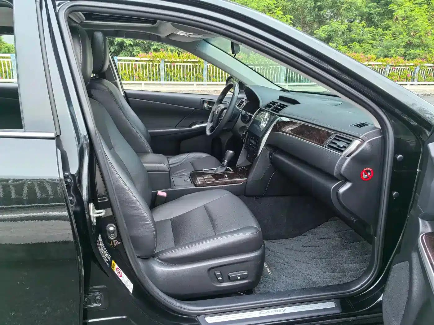 Camry 2016 2.0G 10th Anniversary Leading Edition — миниатюра 9