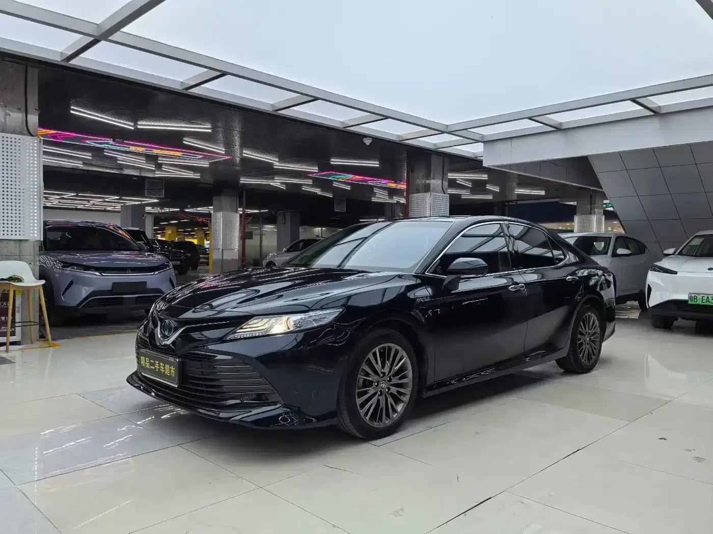 Camry 2019 Hybrid 2.5HQ Flagship Edition (National V Emission Standard) — миниатюра 2