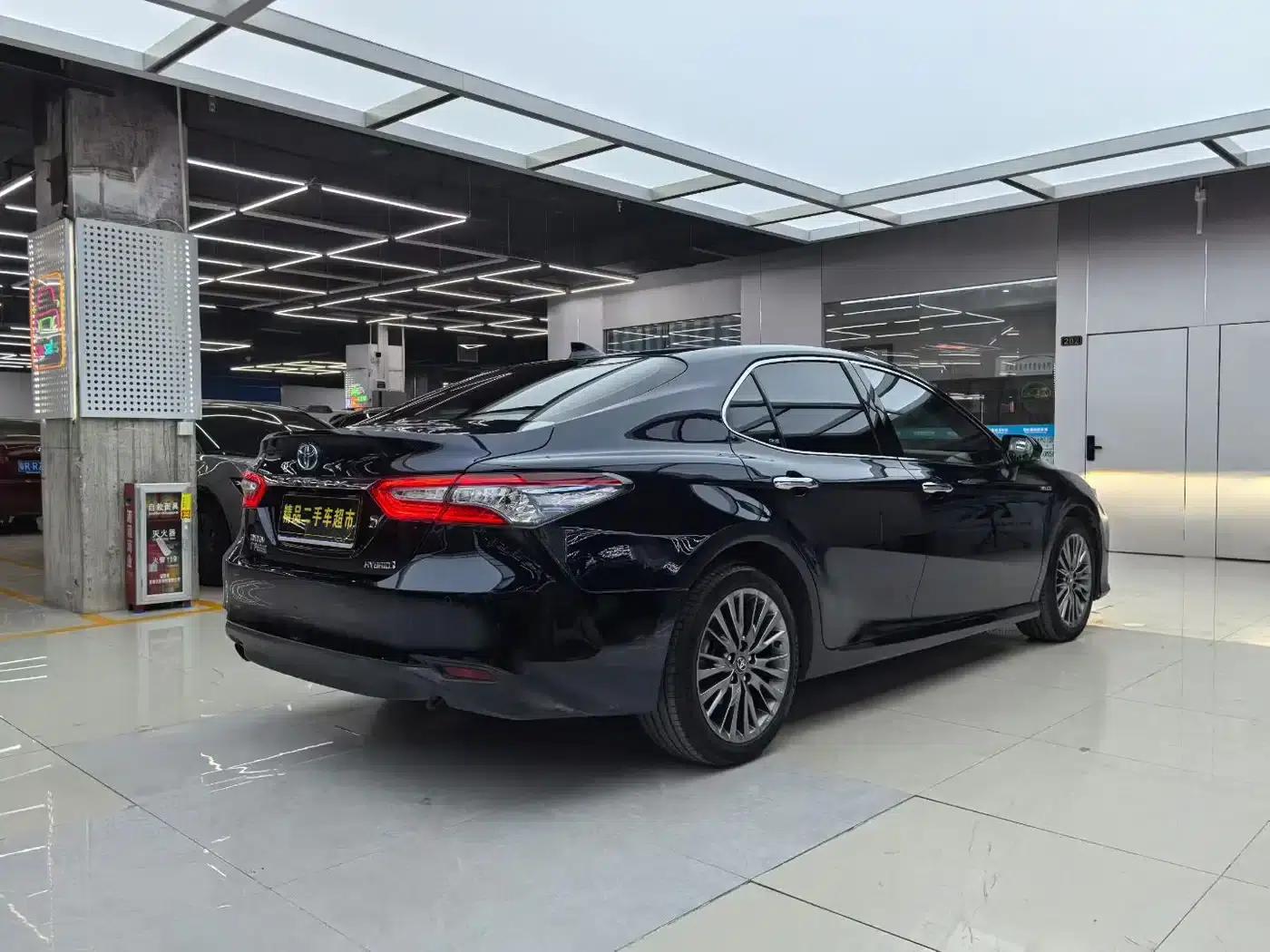 Camry 2019 Hybrid 2.5HQ Flagship Edition (National V Emission Standard) — миниатюра 3