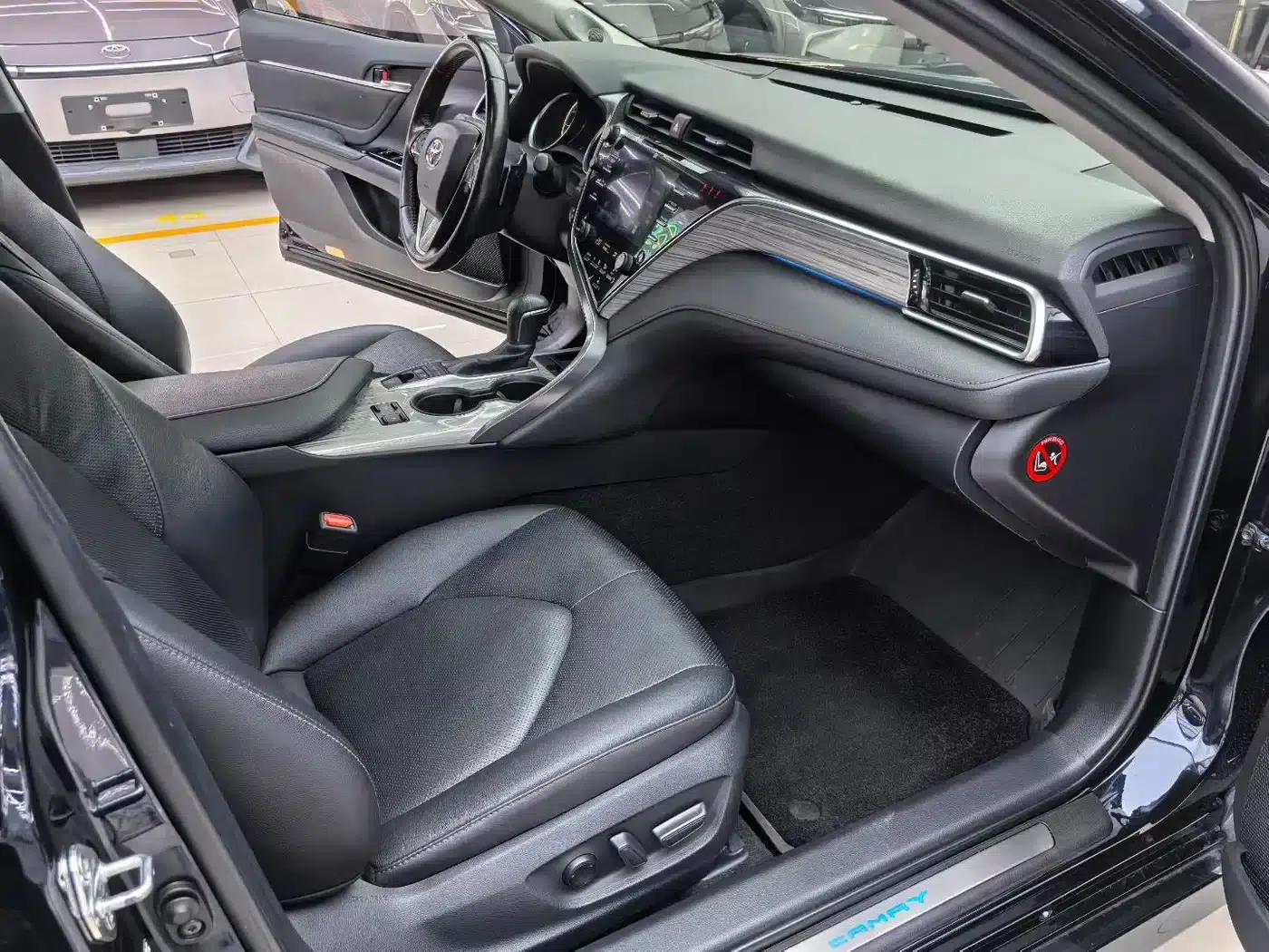 Camry 2019 Hybrid 2.5HQ Flagship Edition (National V Emission Standard) — миниатюра 8