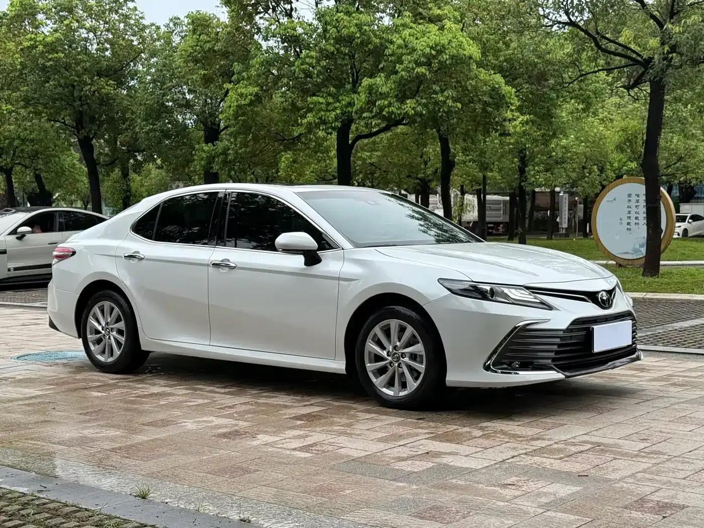 2021 Camry 2.0G Luxury Edition — миниатюра 3