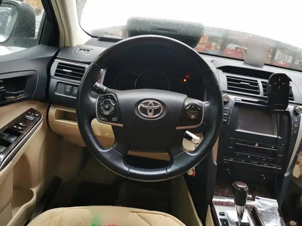 2015 Camry 2.0G Luxury Edition — миниатюра 3