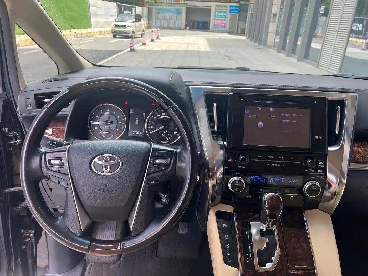 2018 Alphard Facelift 3.5L Luxury Edition — миниатюра 17