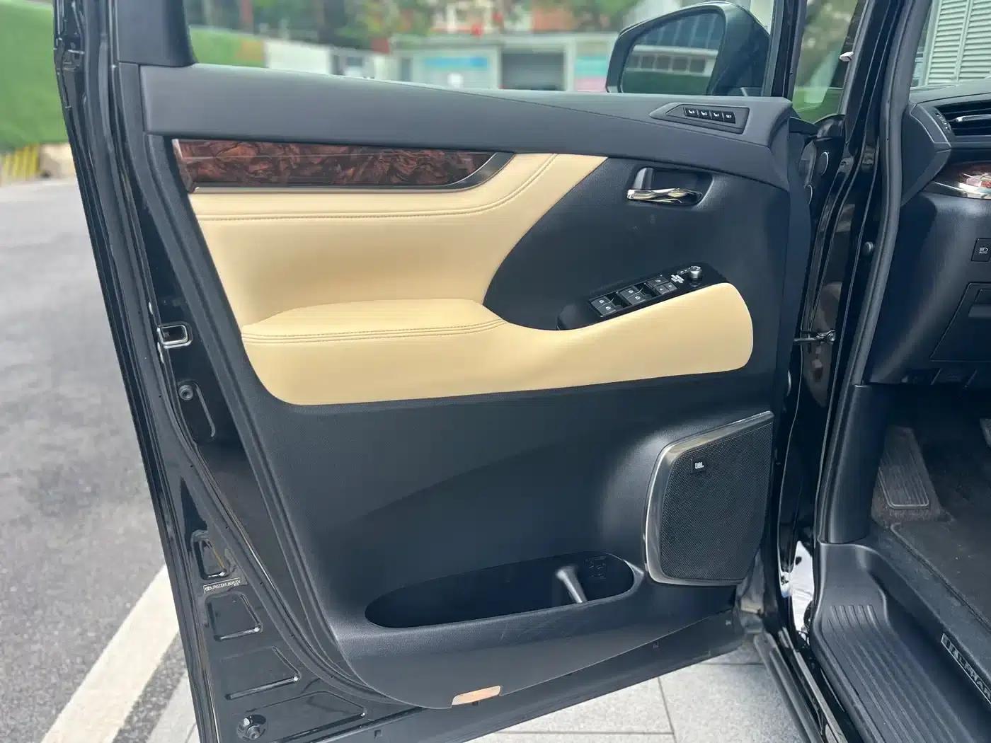 2018 Alphard Facelift 3.5L Luxury Edition — миниатюра 23