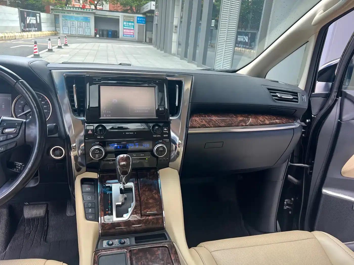 2018 Alphard Facelift 3.5L Luxury Edition — миниатюра 29