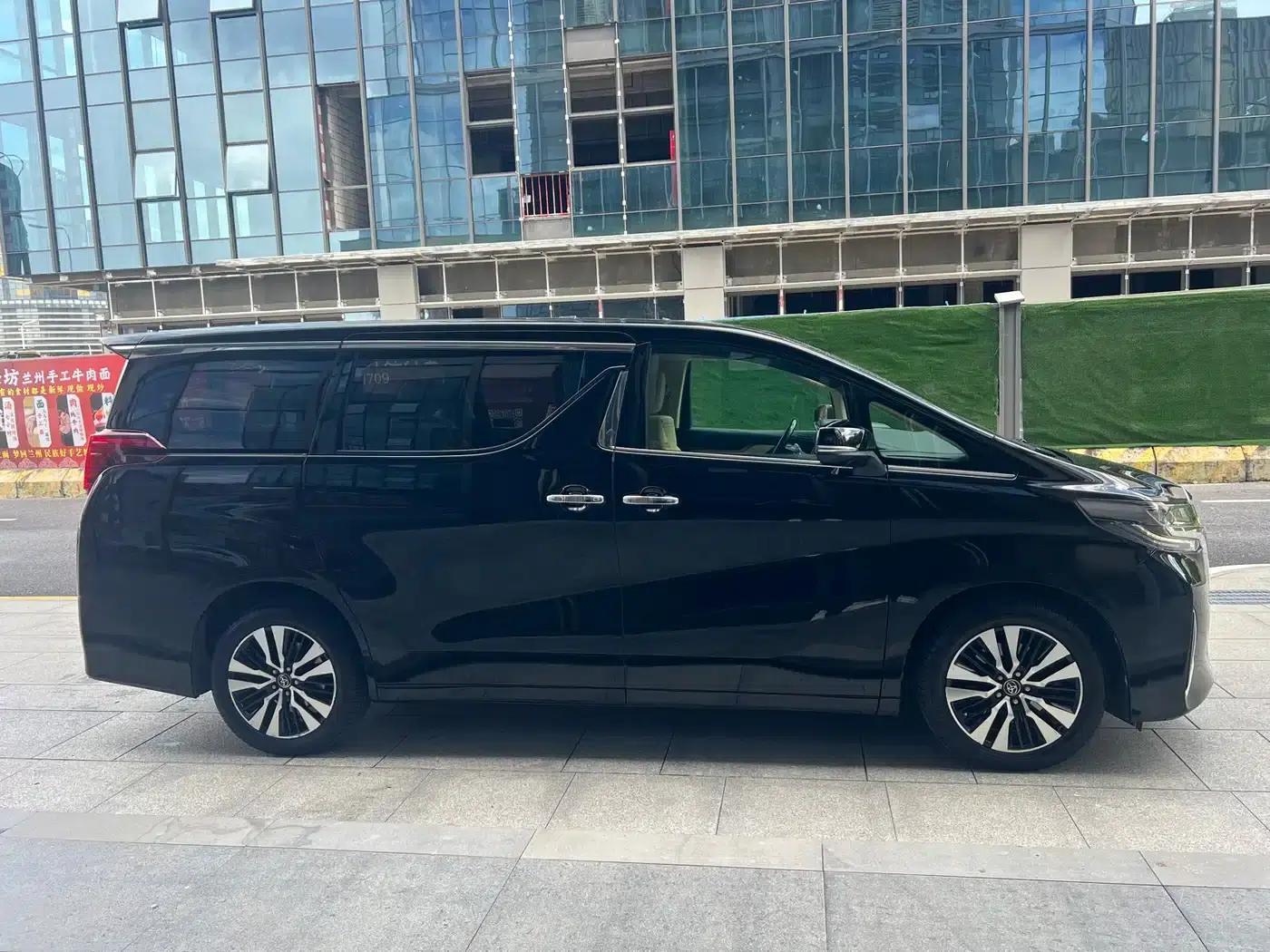 2018 Alphard Facelift 3.5L Luxury Edition — миниатюра 4