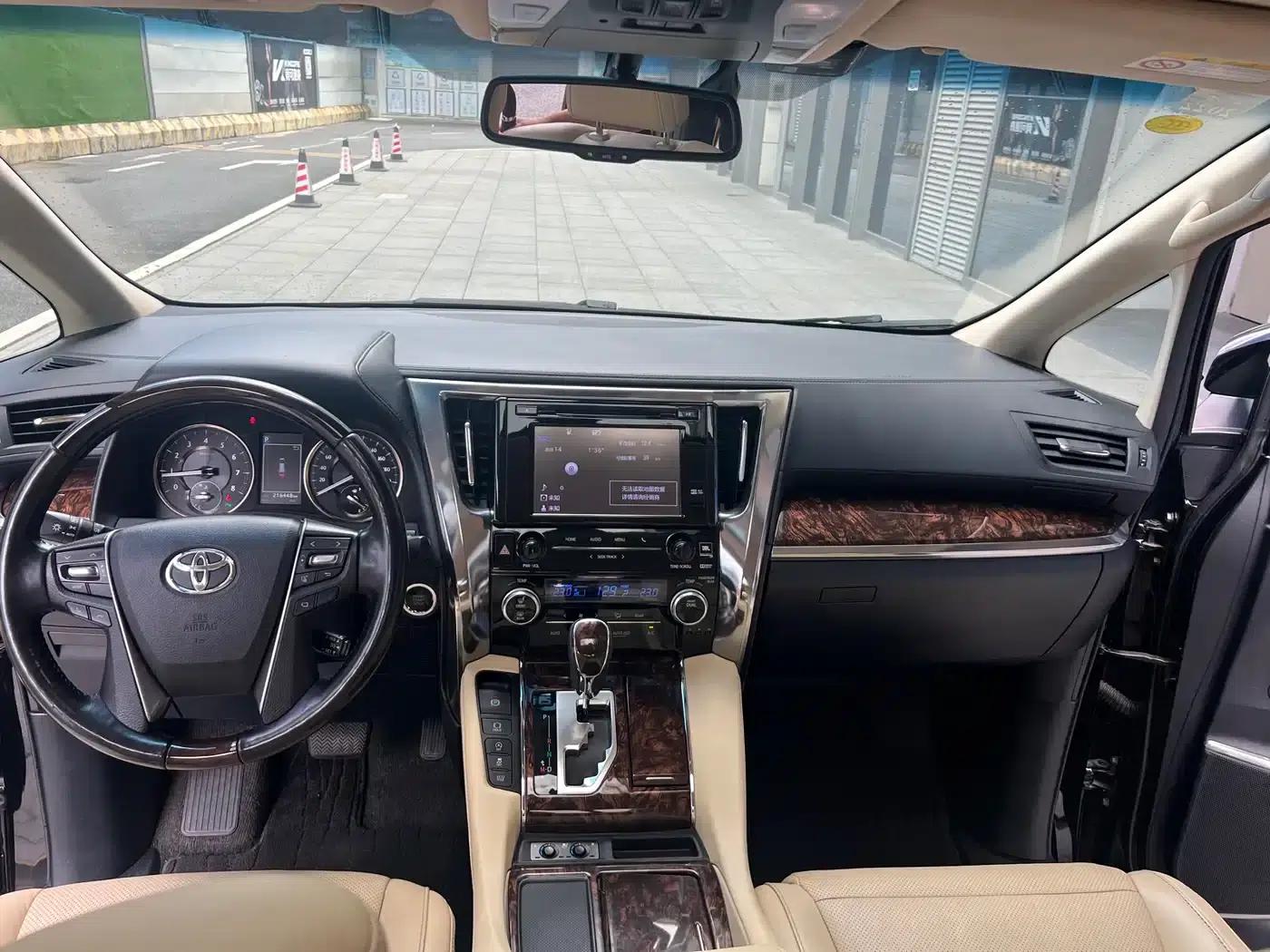 2018 Alphard Facelift 3.5L Luxury Edition — миниатюра 31