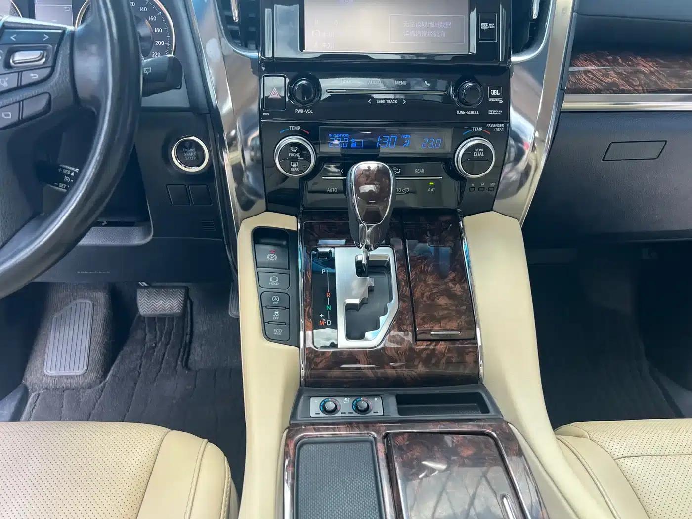 2018 Alphard Facelift 3.5L Luxury Edition — миниатюра 33