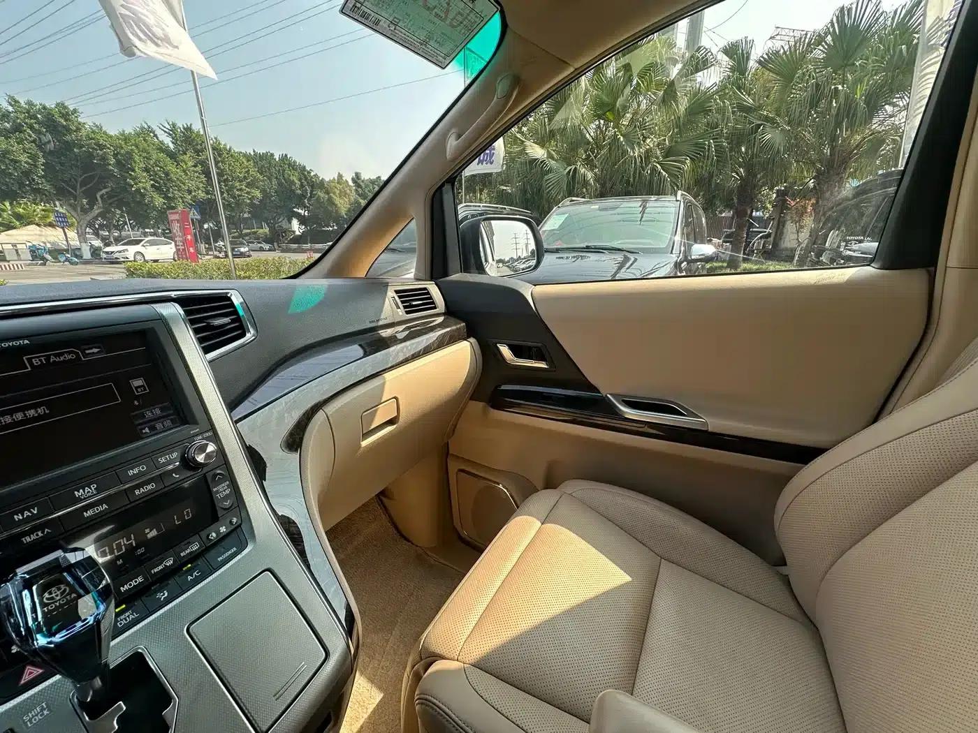 2012 Alphard 3.5L Luxury Edition — миниатюра 12