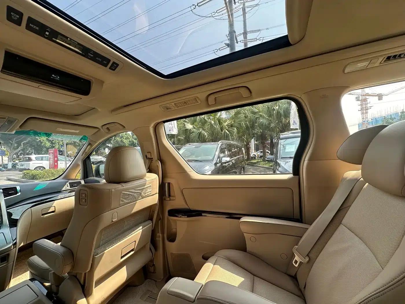 2012 Alphard 3.5L Luxury Edition — миниатюра 16