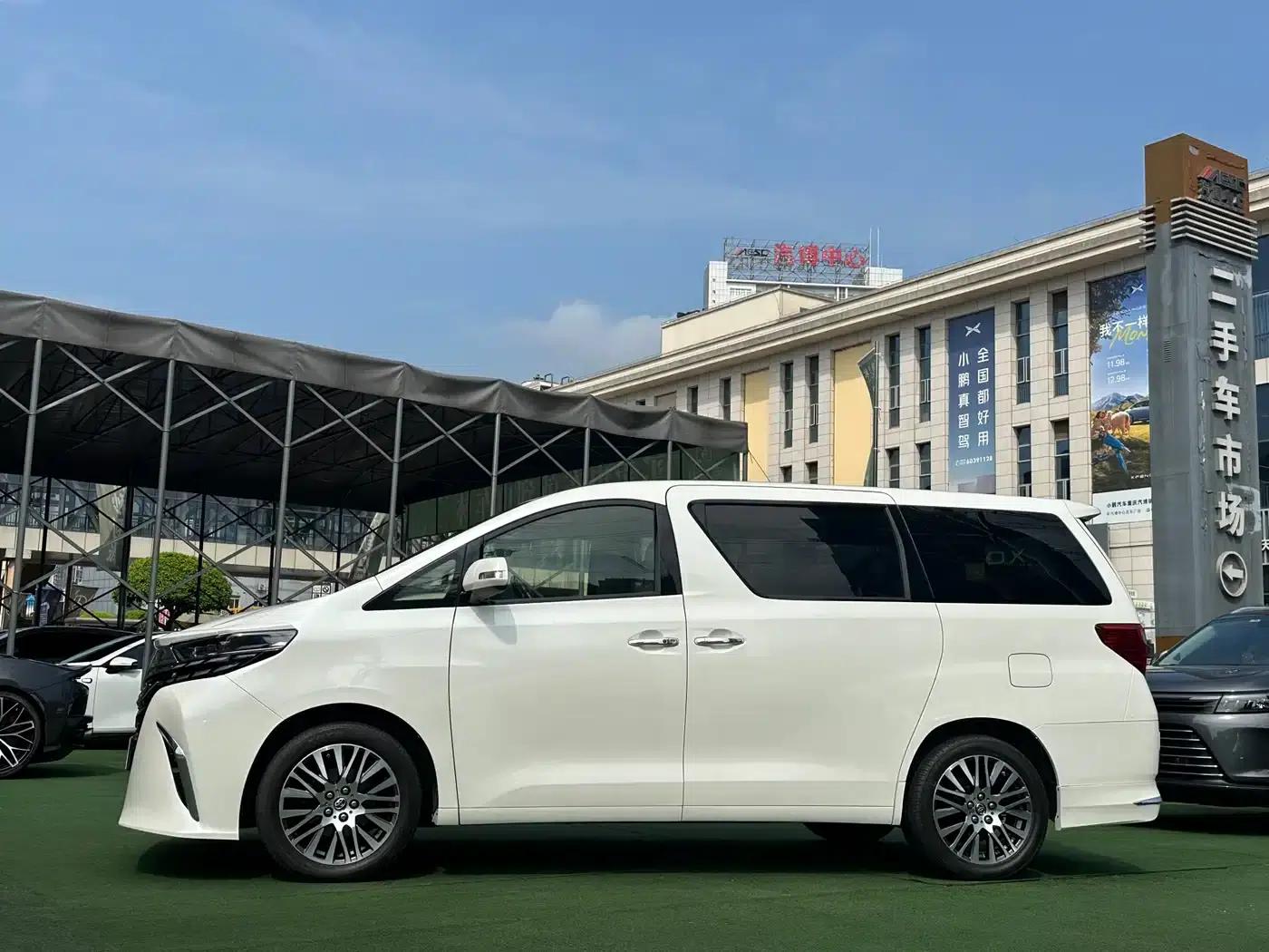 2012 Alphard 3.5L Luxury Edition — миниатюра 3