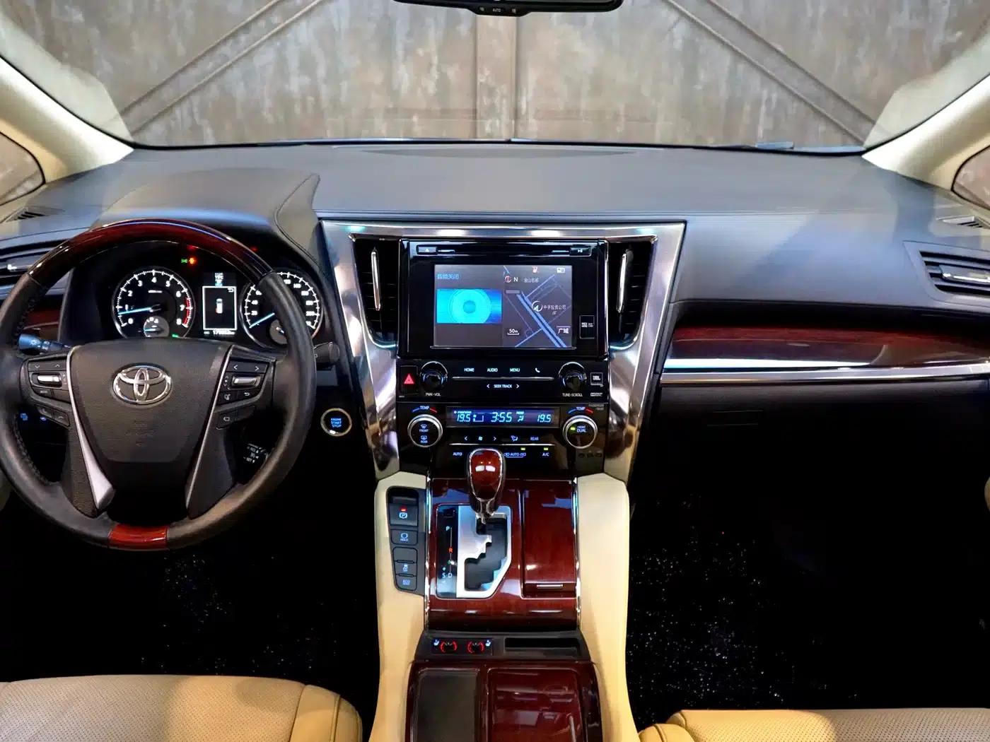 2015 Alphard 3.5L Luxury Edition — миниатюра 13