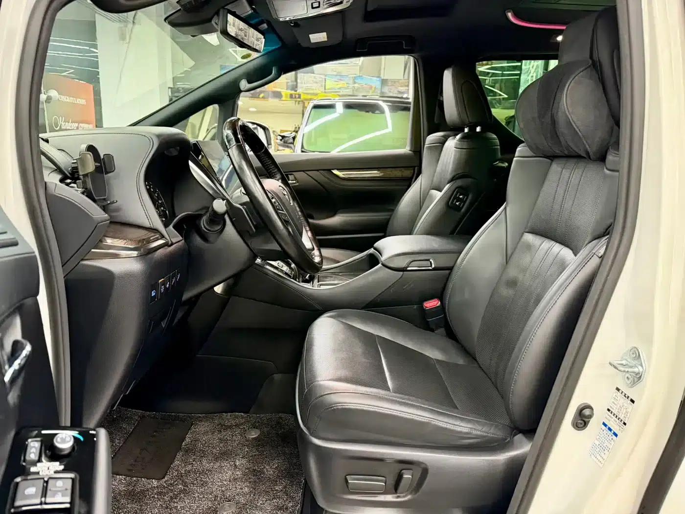 2021 Alphard Hybrid 2.5L Premium Edition — миниатюра 3