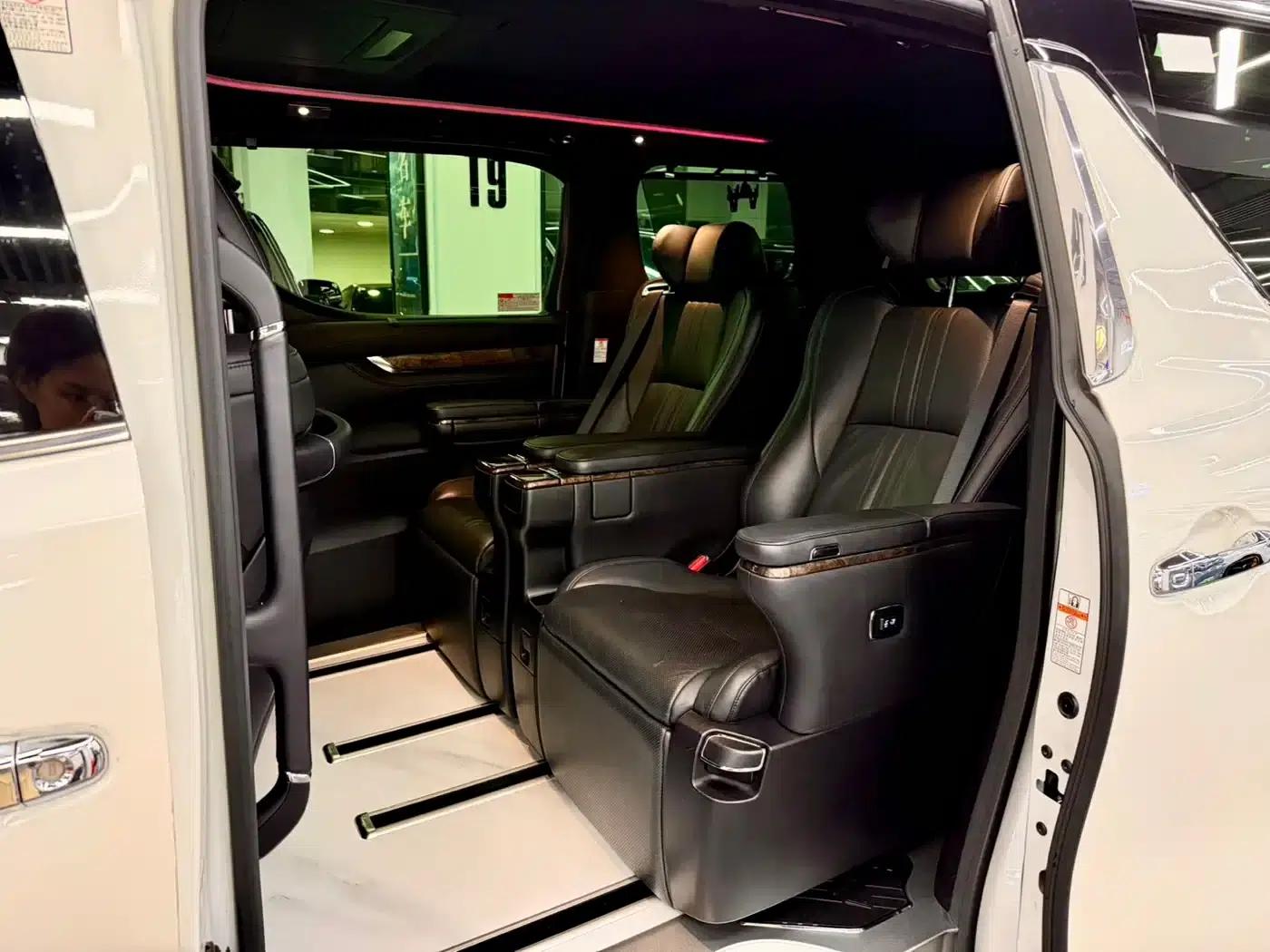 2021 Alphard Hybrid 2.5L Premium Edition — миниатюра 4