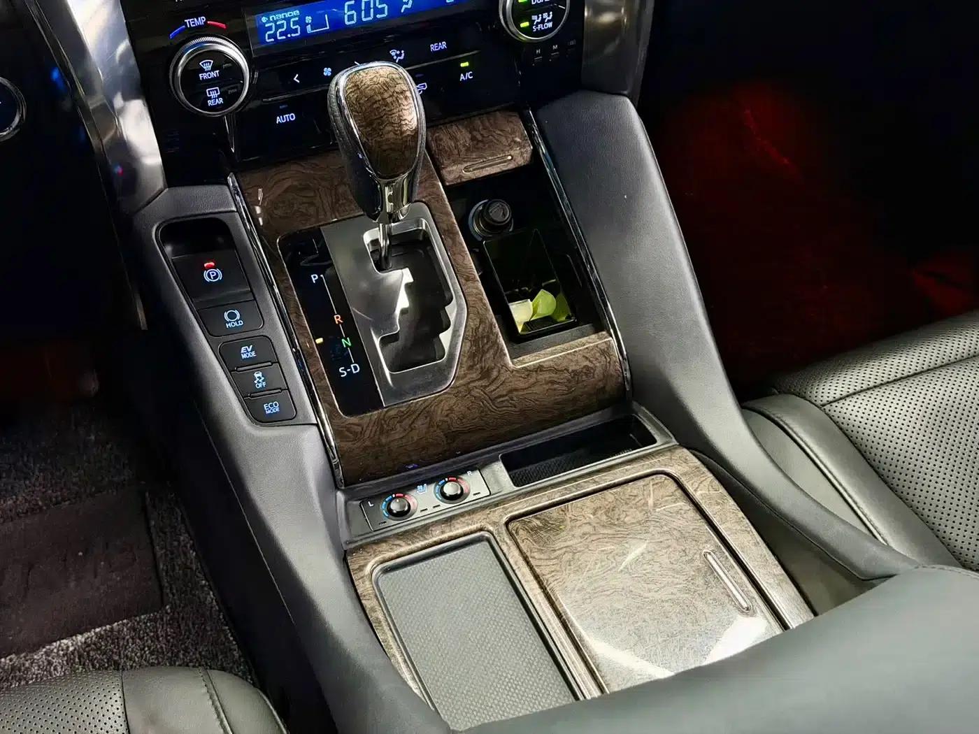 2021 Alphard Hybrid 2.5L Premium Edition — миниатюра 10