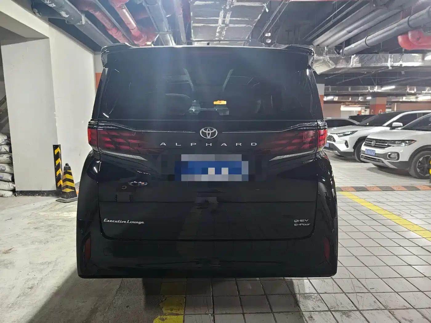 2024 Alphard Hybrid 2.5L Premium Edition — миниатюра 3