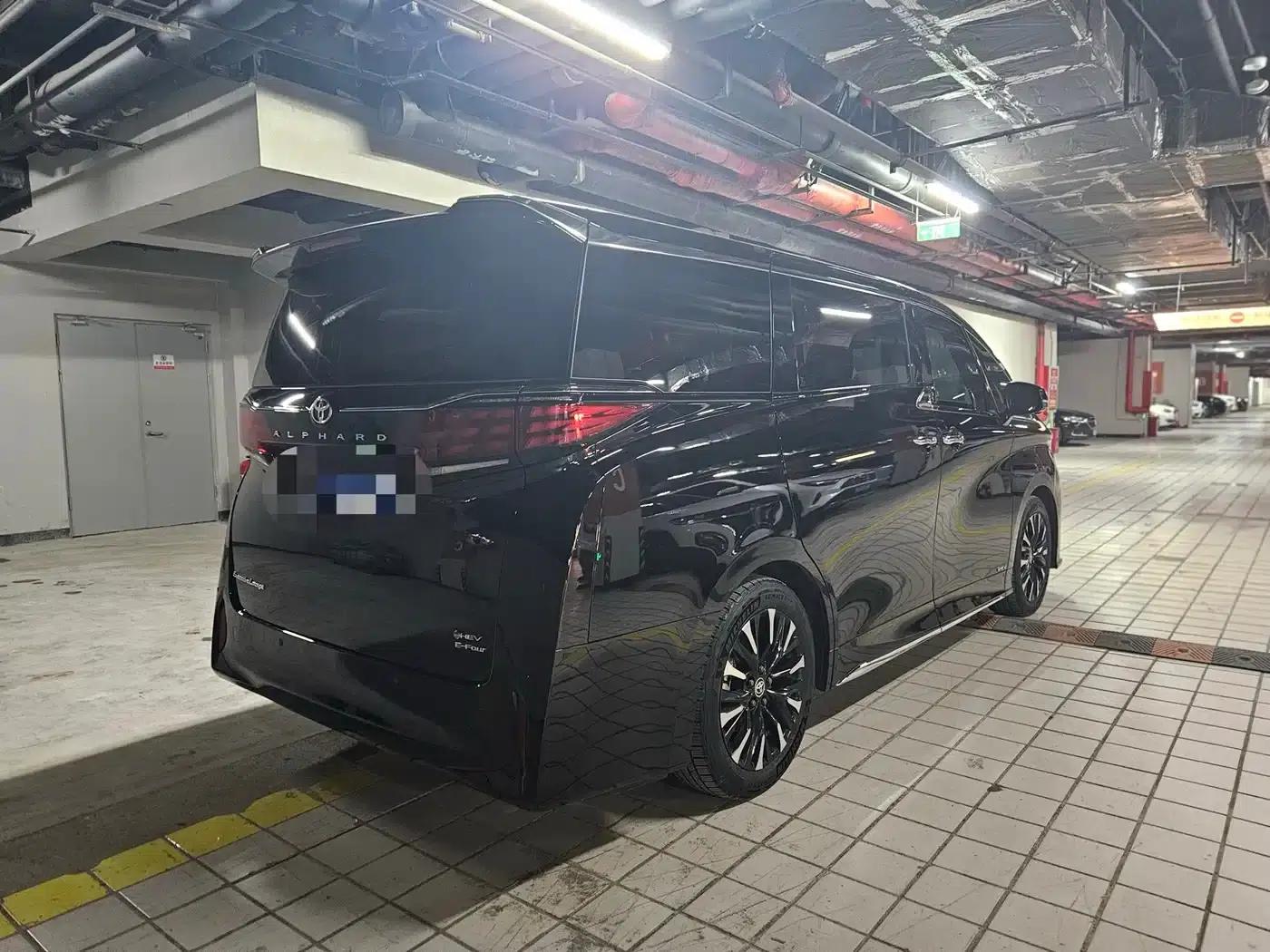 2024 Alphard Hybrid 2.5L Premium Edition — миниатюра 4