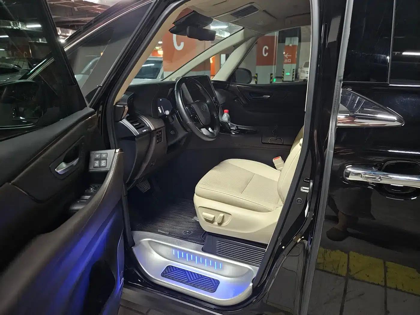 2024 Alphard Hybrid 2.5L Premium Edition — миниатюра 5