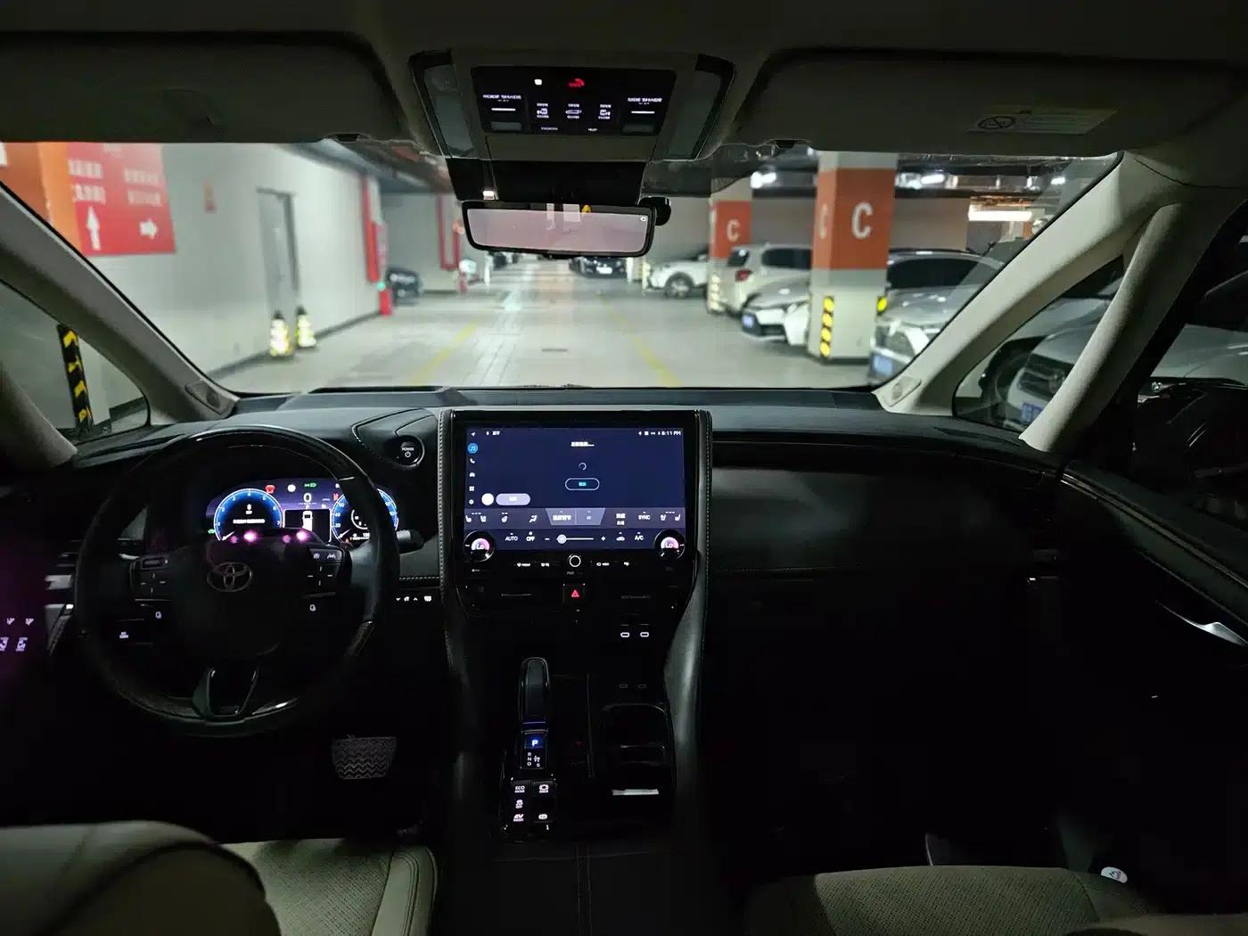 2024 Alphard Hybrid 2.5L Premium Edition — миниатюра 7