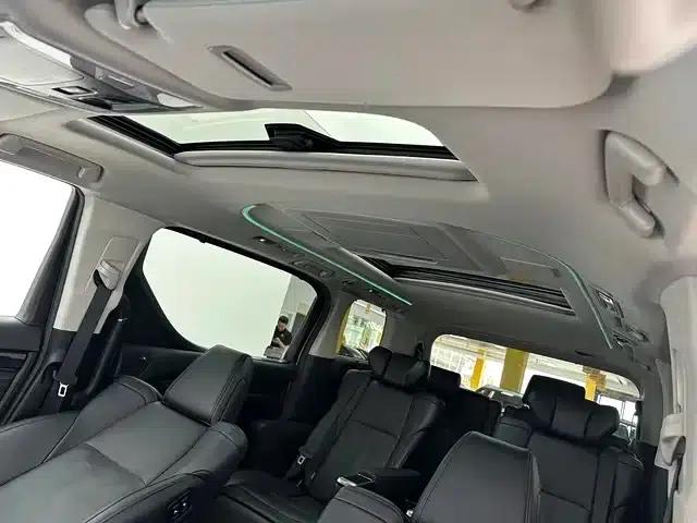 2019 Alphard Hybrid 2.5L Luxury Edition — миниатюра 14