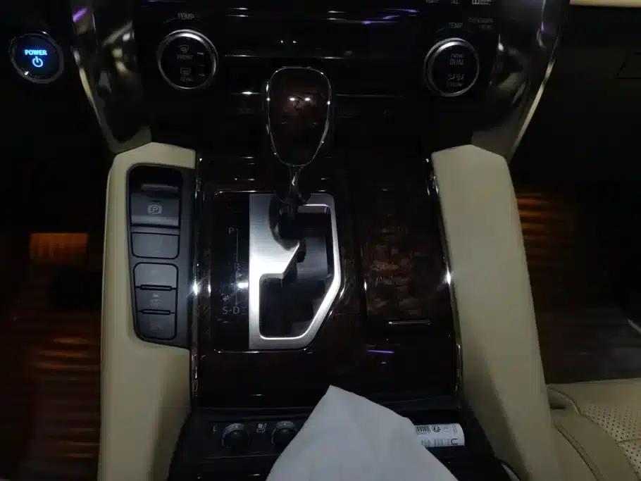 2019 Alphard Hybrid 2.5L Luxury Edition — миниатюра 16