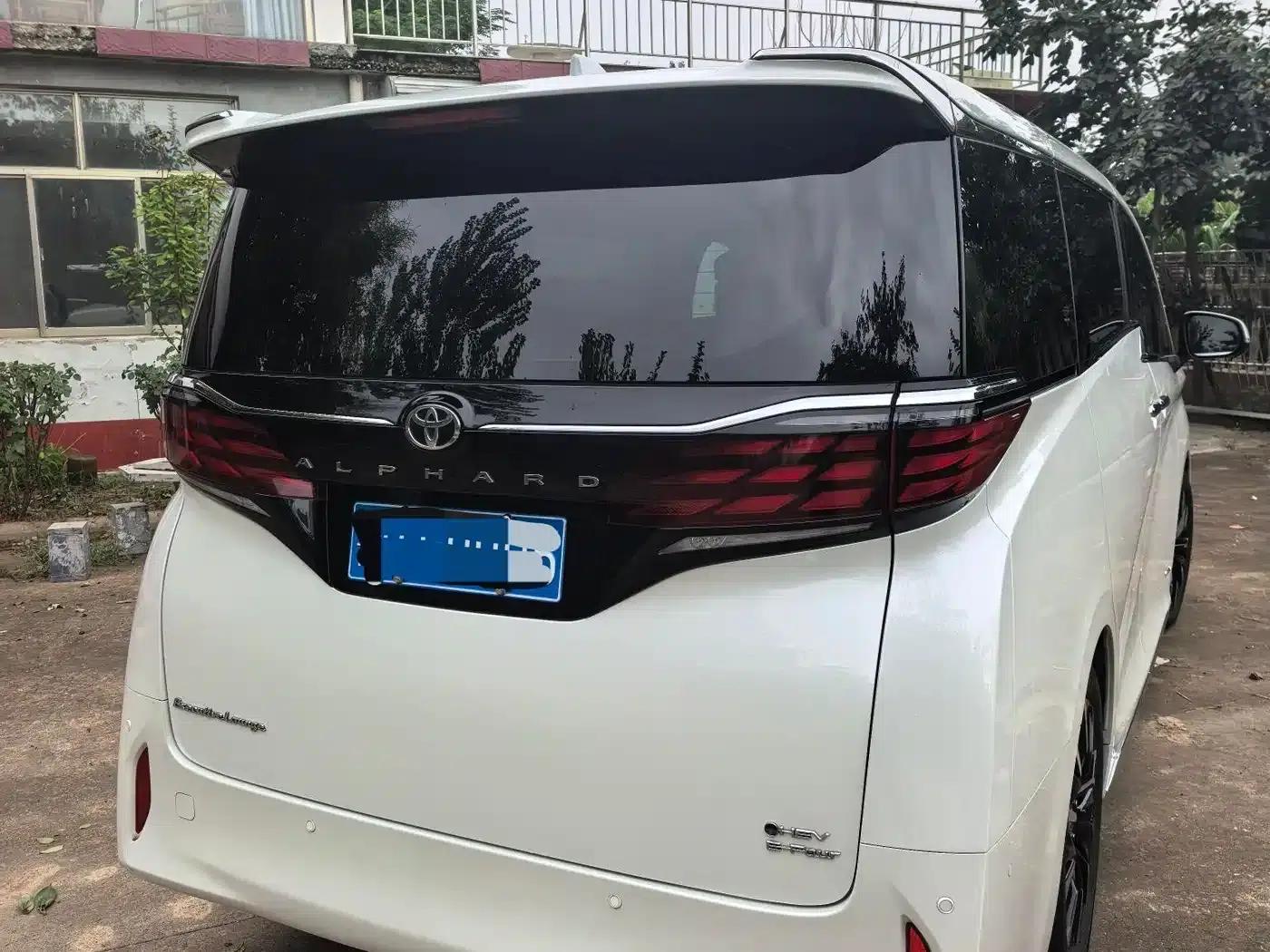2024 Alphard Hybrid 2.5L Premium Edition — миниатюра 5