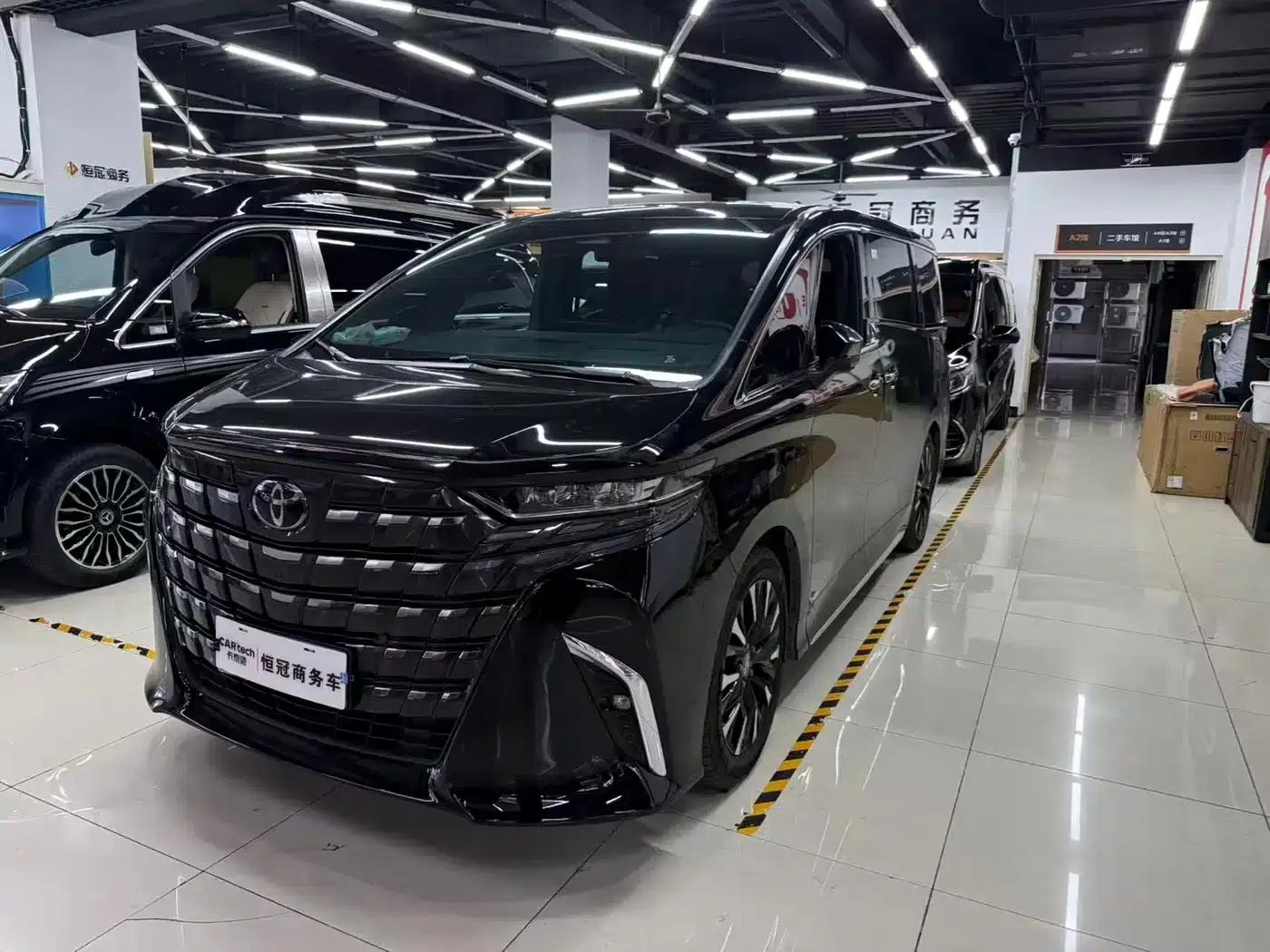2024 Alphard Hybrid 2.5L Premium Edition — миниатюра 1