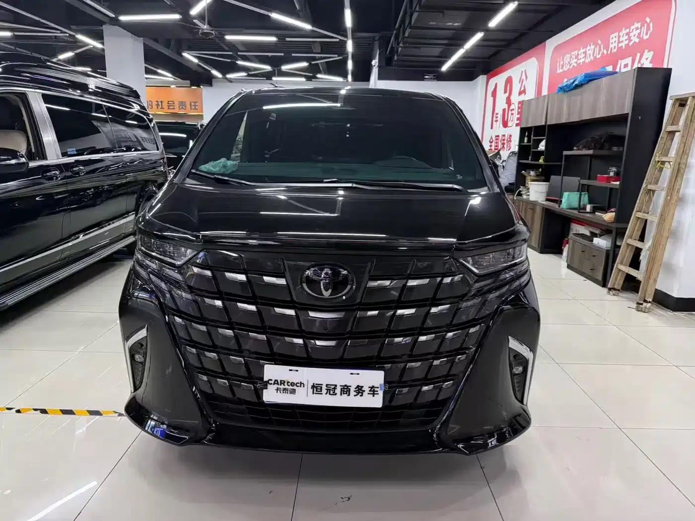 2024 Alphard Hybrid 2.5L Premium Edition — миниатюра 2