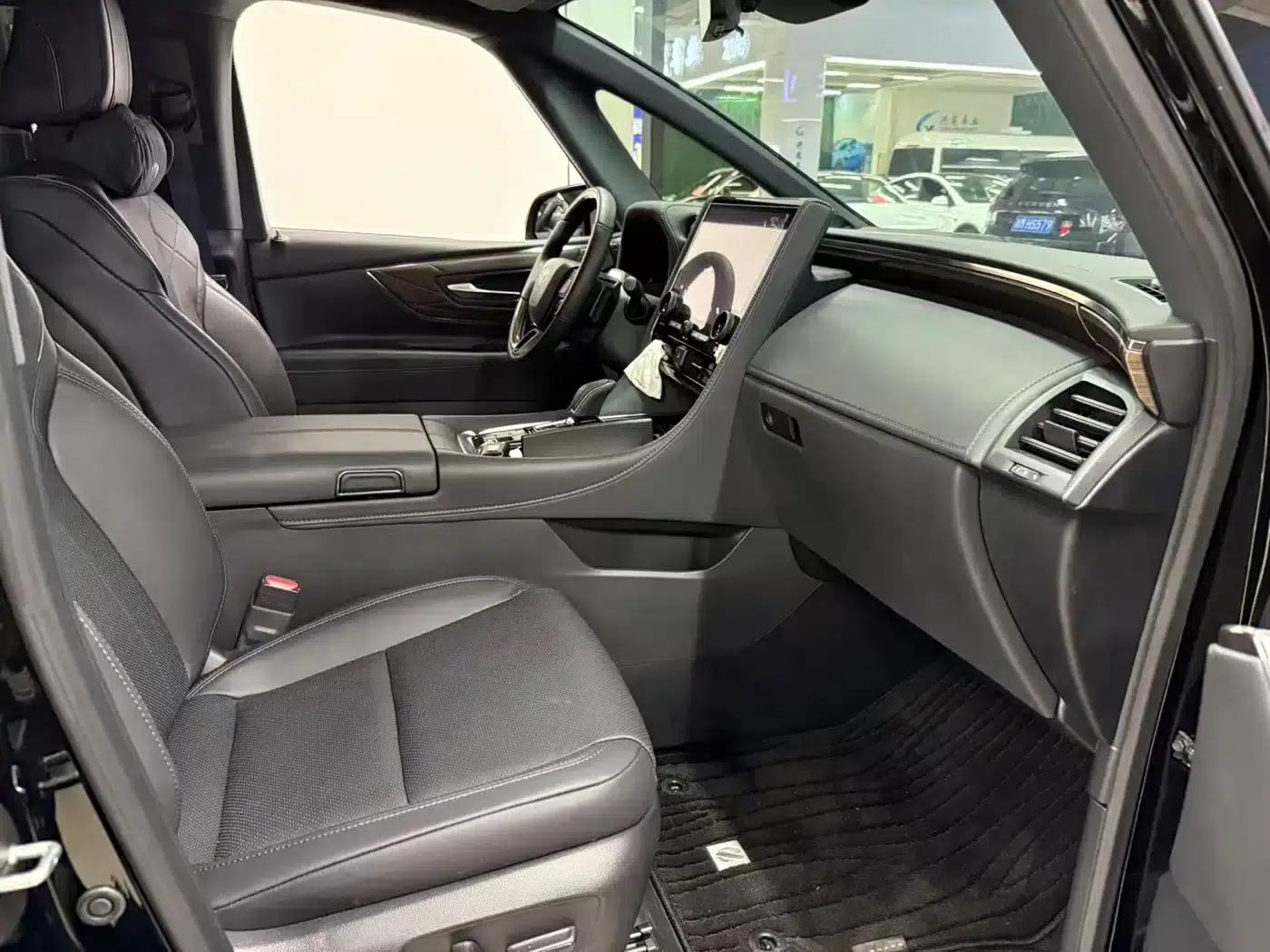 2024 Alphard Hybrid 2.5L Premium Edition — миниатюра 4
