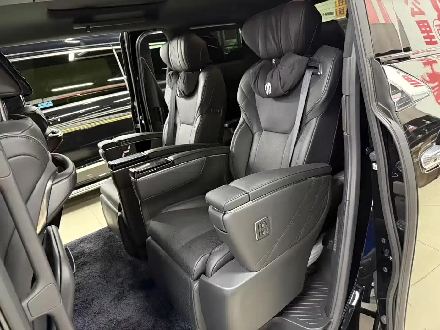 2024 Alphard Hybrid 2.5L Premium Edition — миниатюра 6
