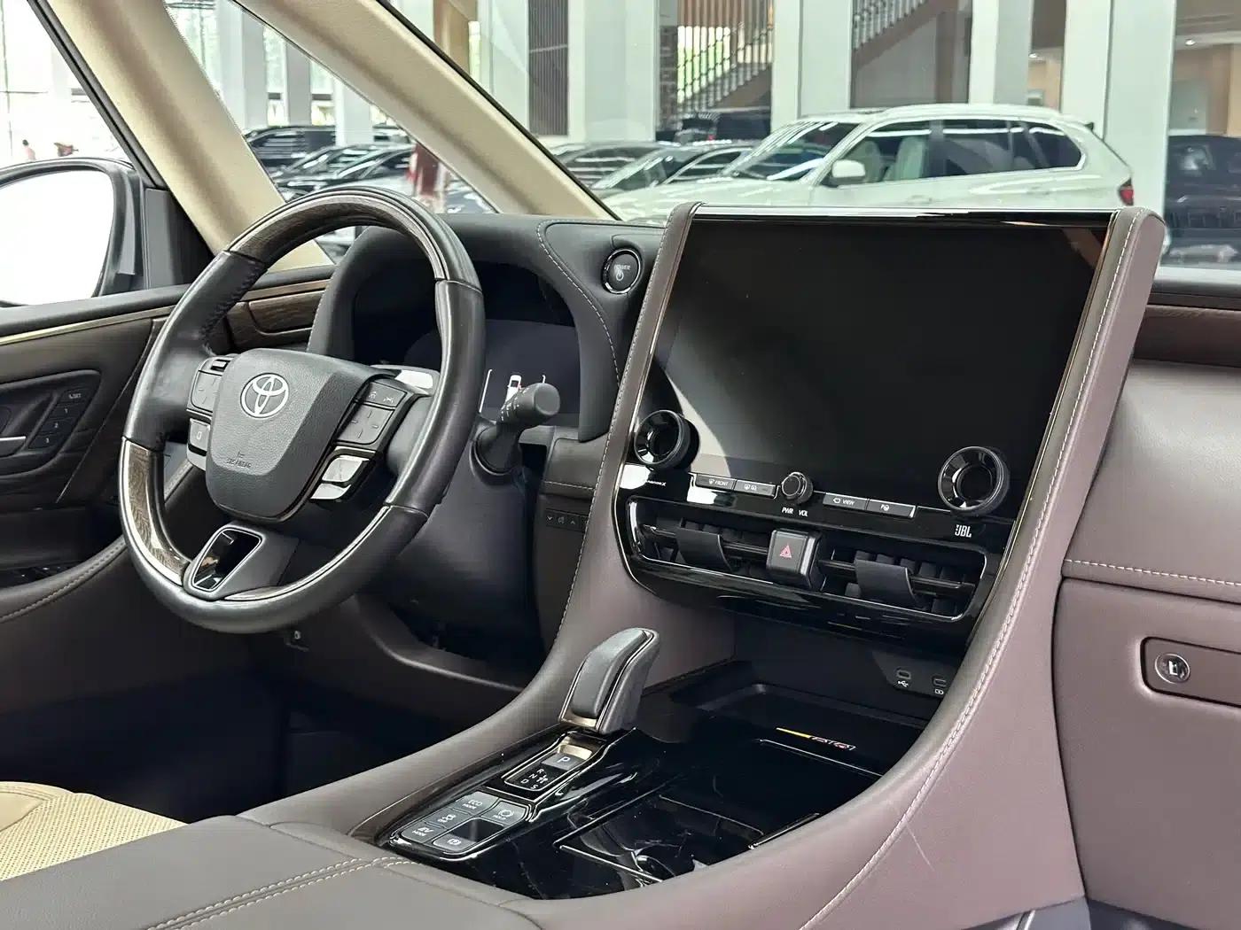2024 Alphard Hybrid 2.5L Premium Edition — миниатюра 11