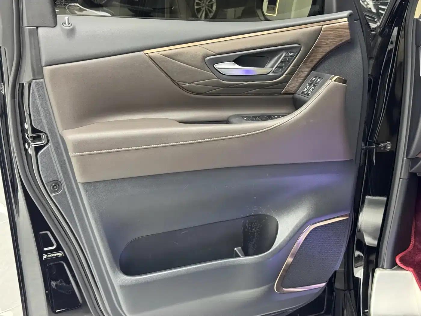 2024 Alphard Hybrid 2.5L Premium Edition — миниатюра 14