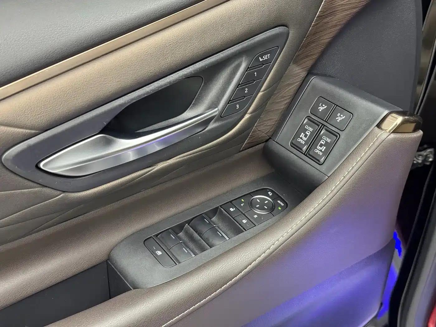 2024 Alphard Hybrid 2.5L Premium Edition — миниатюра 15