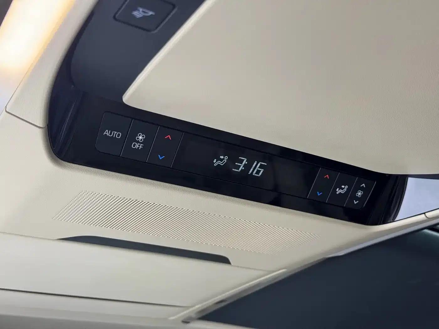 2024 Alphard Hybrid 2.5L Premium Edition — миниатюра 19