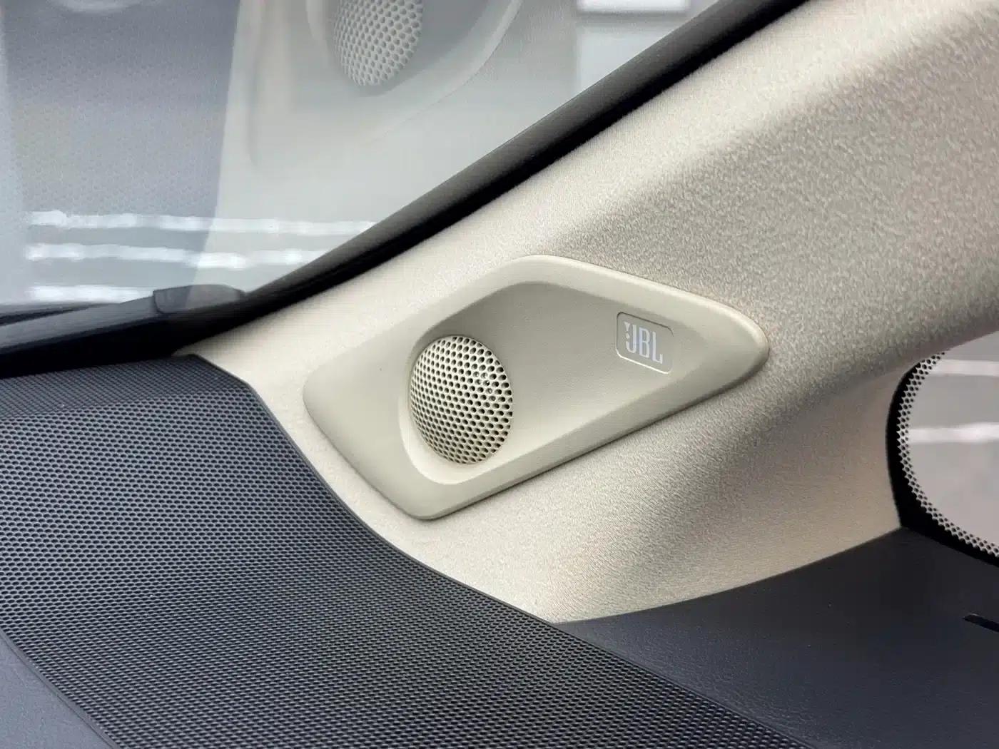 2024 Alphard Hybrid 2.5L Premium Edition — миниатюра 23