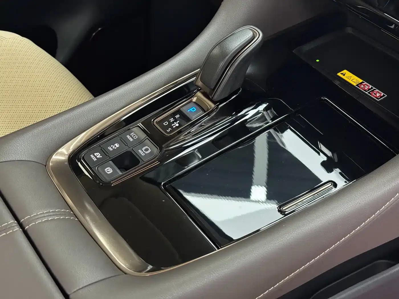 2024 Alphard Hybrid 2.5L Premium Edition — миниатюра 24