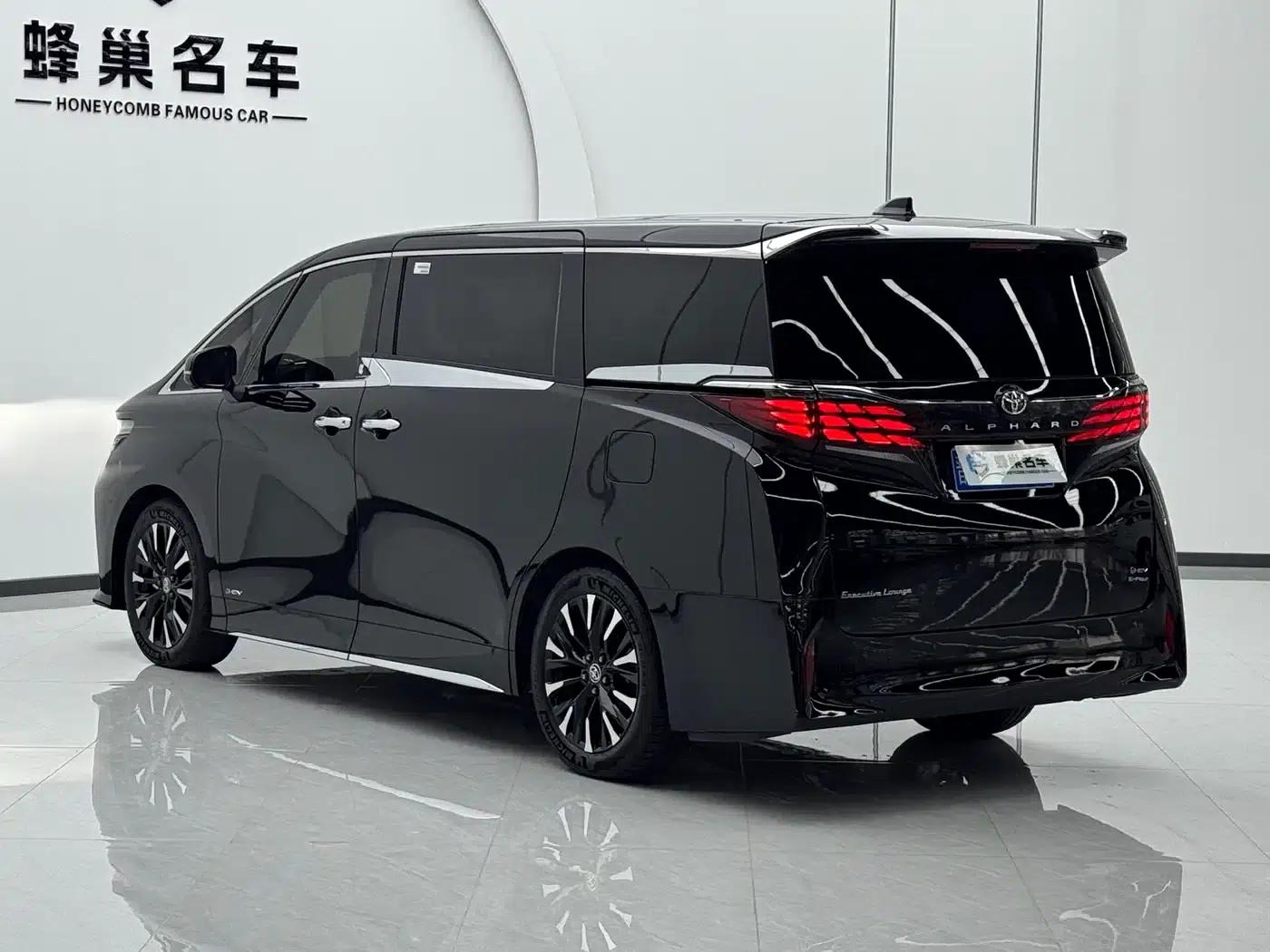 2024 Alphard Hybrid 2.5L Premium Edition — миниатюра 28