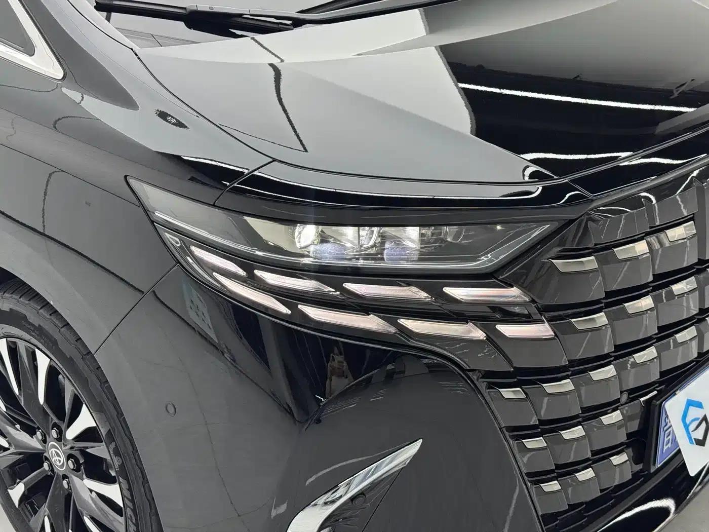 2024 Alphard Hybrid 2.5L Premium Edition — миниатюра 4