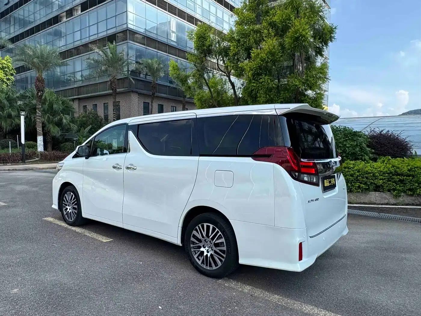 2015 Alphard 3.5L Luxury Edition — миниатюра 12
