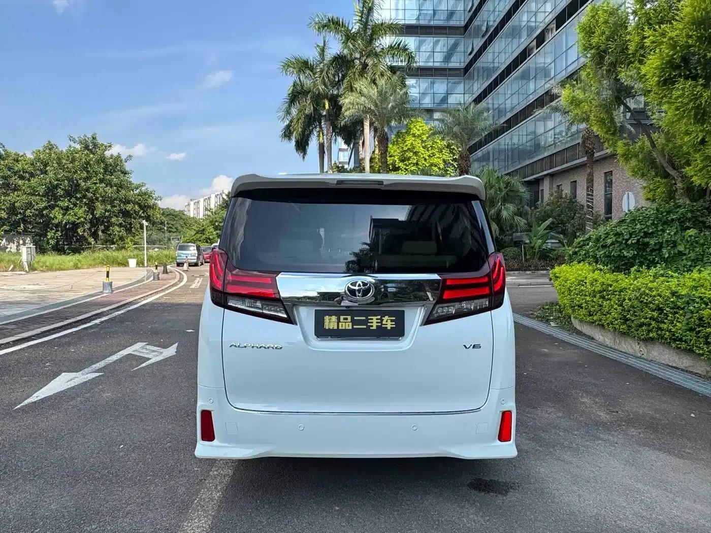 2015 Alphard 3.5L Luxury Edition — миниатюра 13
