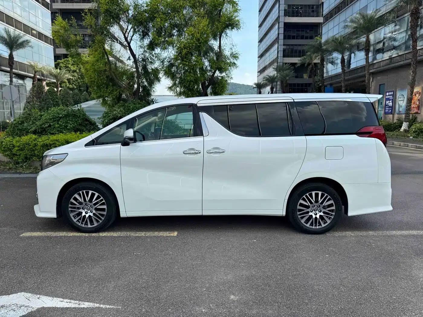 2015 Alphard 3.5L Luxury Edition — миниатюра 19