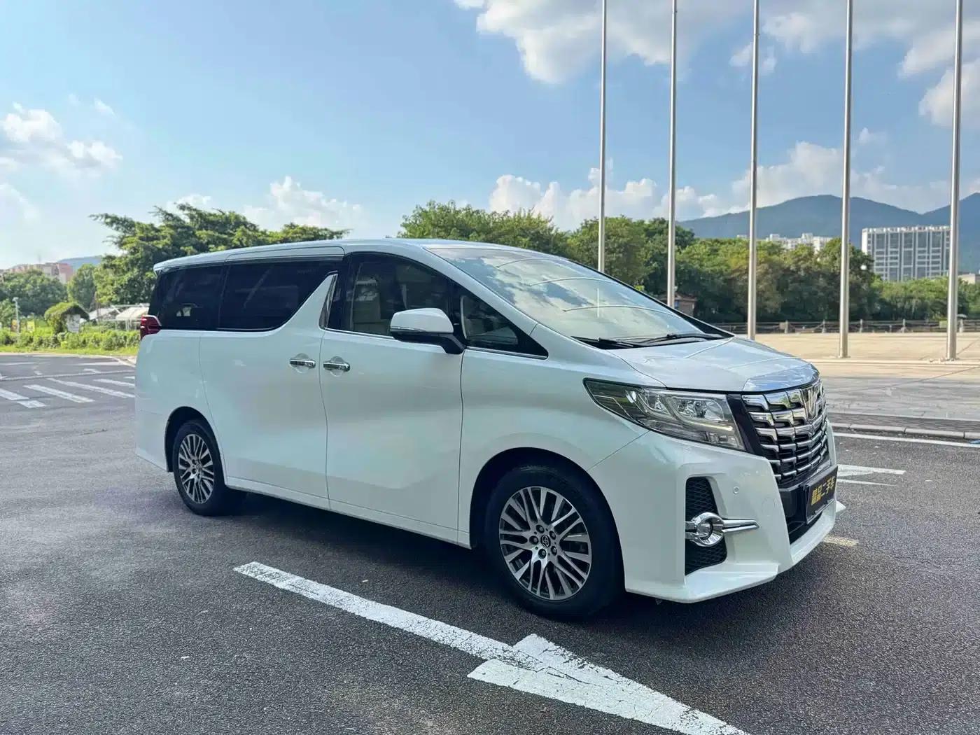 2015 Alphard 3.5L Luxury Edition — миниатюра 3